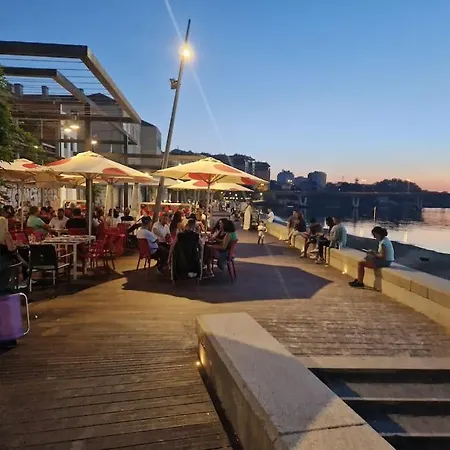 Bouzas. Garaje Con Cargador V.e. Vigo