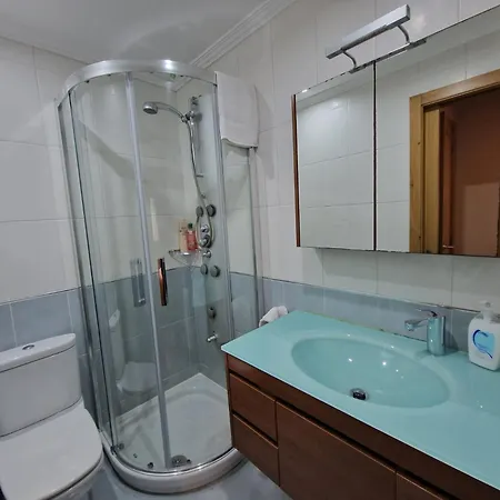 Bouzas. Garaje Con Cargador V.e. 比戈