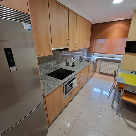 Bouzas. Garaje Con Cargador V.e. * 比戈